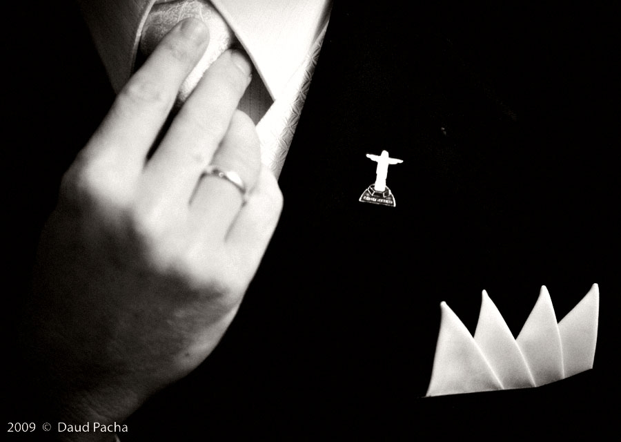 Detalhe do traje formal do noivo